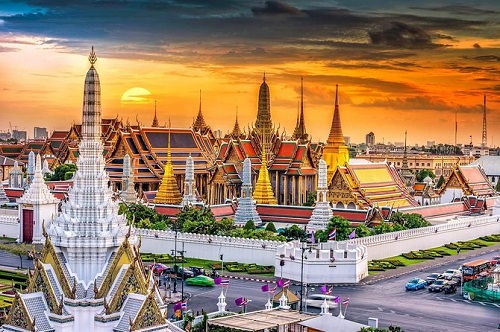 Wat Arun Temple in Bangkok at sunset